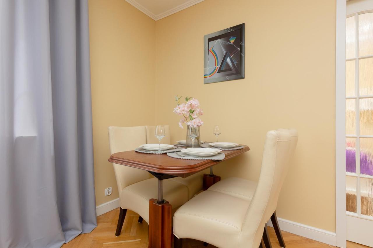Miodowa Apartment Krasinski Garden Warsaw By Noclegi Renters Exteriör bild