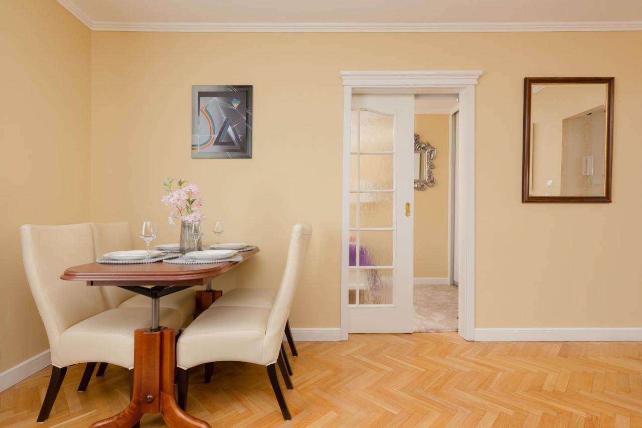 Miodowa Apartment Krasinski Garden Warsaw By Noclegi Renters Exteriör bild