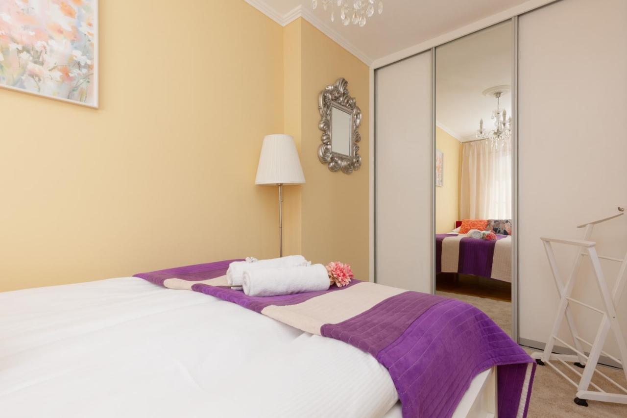 Miodowa Apartment Krasinski Garden Warsaw By Noclegi Renters Exteriör bild