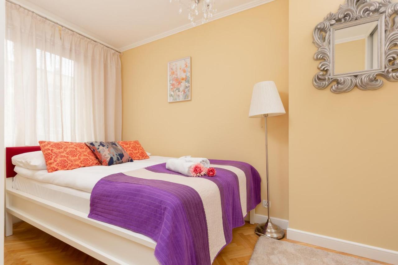 Miodowa Apartment Krasinski Garden Warsaw By Noclegi Renters Exteriör bild